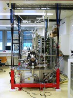 High-resolution microscope suspended for vibration isolation