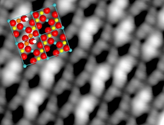 Fe3O4 with adsorbed water: Hydrogen seen by STM